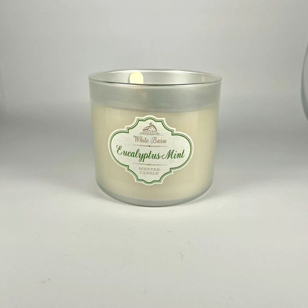 Bath & Body Works - White Barn - Eucalyptus Mint Scented candle